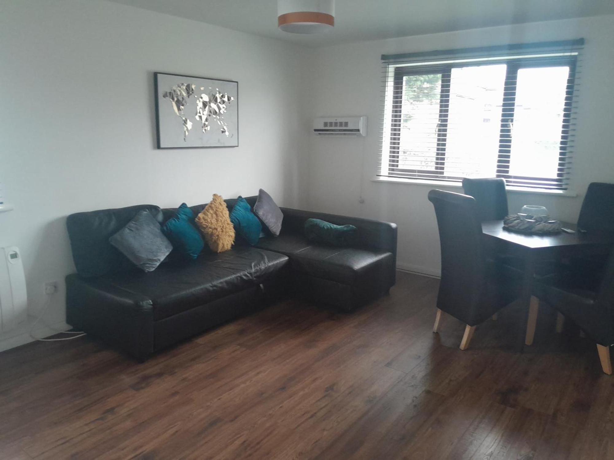 Impeccable 2-Bed Apartment In Grays London מראה חיצוני תמונה